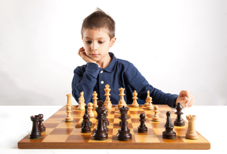 научить ребенка играть в шахматы с нуля